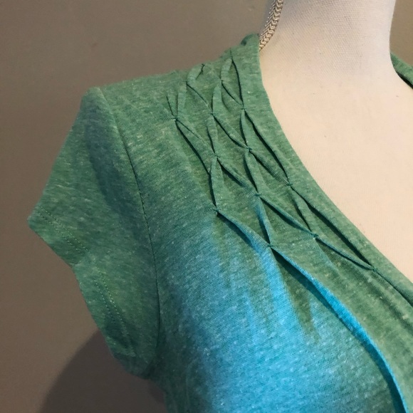 ANTHROPOLOGIE green top with pin tuck details - Picture 4 of 6
